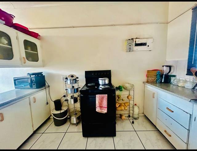 2 BEDROOM APARTMENT FOR SALE IN VANDERBIJLPARK CW 1
